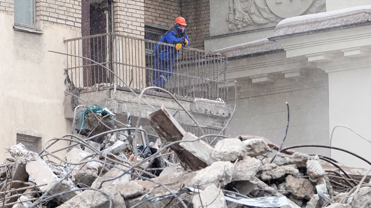 Builders Waste After your construction project, let us handle the builders' waste with ease. We ensure a clean and safe environment so you can focus on your new space!